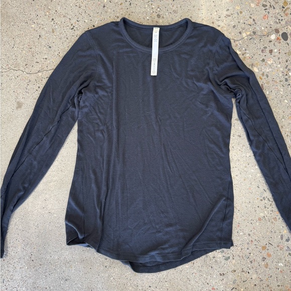 Lululemon hold tight long sleeve shirt - Picture 3 of 4